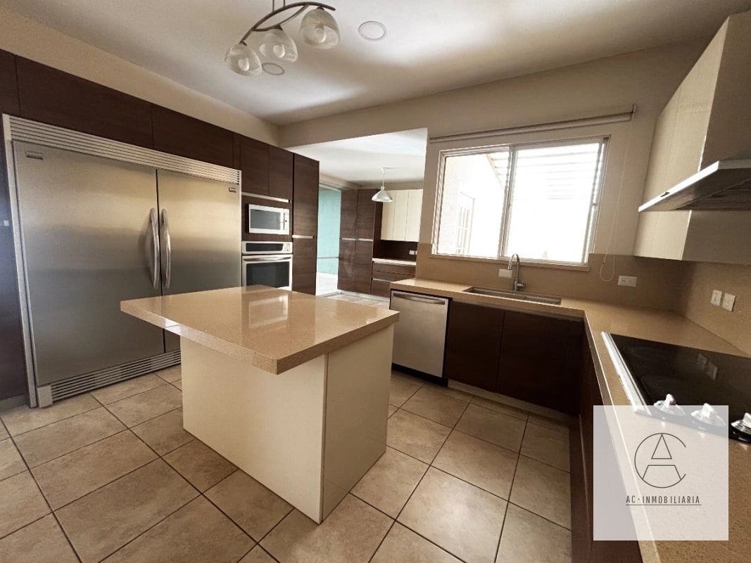 Linda casa en venta en Portal del Bosque 1 - 12