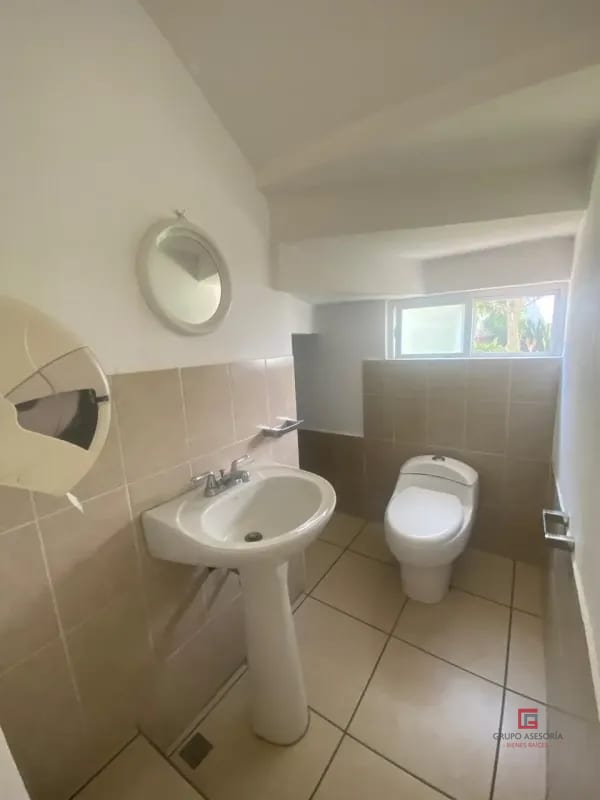 Hermosa casa en venta en Jardines de San Cristóbal zona 8 de Mixco — Casa en Venta en Jardines de San Cristóbal, Zona 8 Mixco, Guatemala, Ciudad — foto 5 de 9