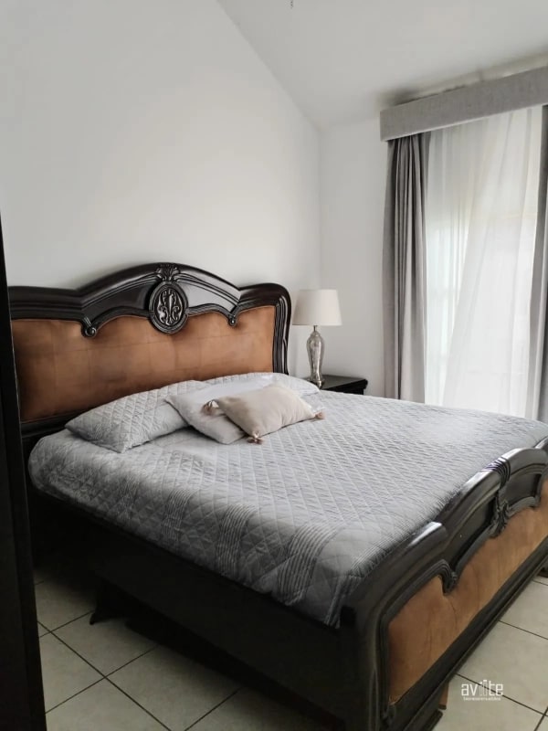 Casa tipo Navarra en venta, dentro de Alameda Norte    Q2,900,000 más impuestos - 2