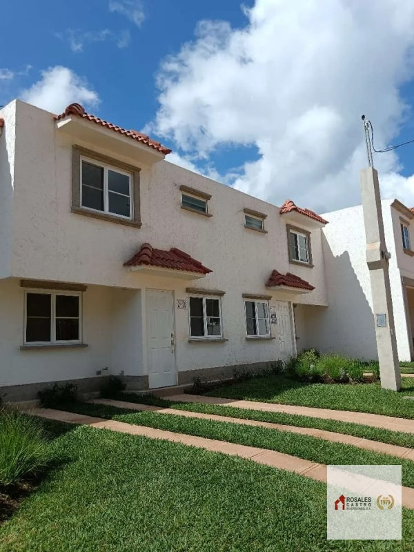 Encinos de Fuentes del Valle Norte / Zona 18 - 1