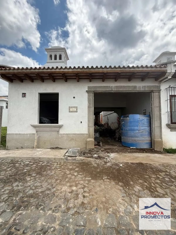 Casa en Venta en Antigua Guatemala - 1