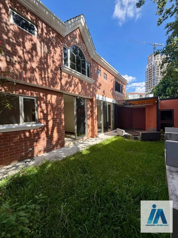 HERMOSA CASA EN VENTA – 📍Residencial Villas de Jacarandas de Cayalá, zona 16 - 1