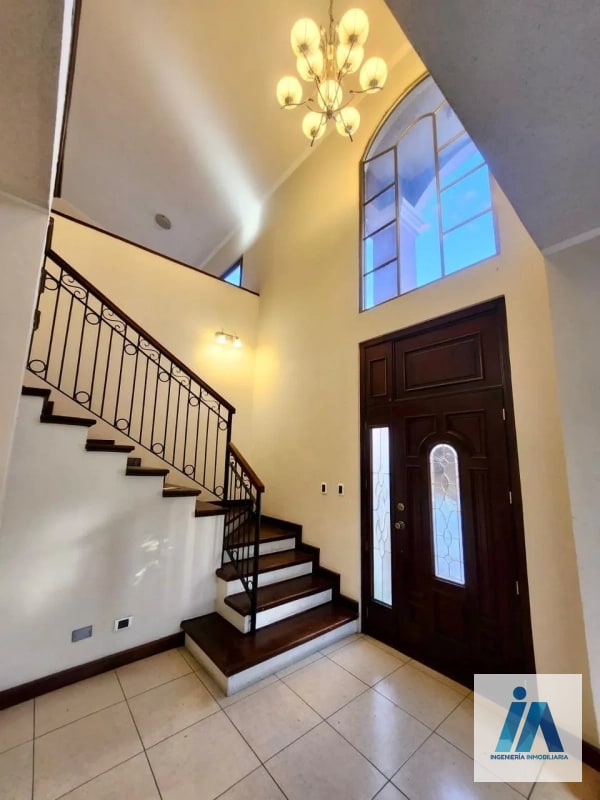 HERMOSA CASA EN VENTA – 📍Residencial Villas de Jacarandas de Cayalá, zona 16 - 12