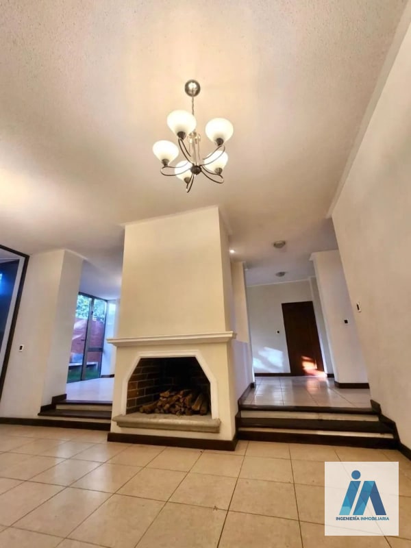 HERMOSA CASA EN VENTA – 📍Residencial Villas de Jacarandas de Cayalá, zona 16 - 10