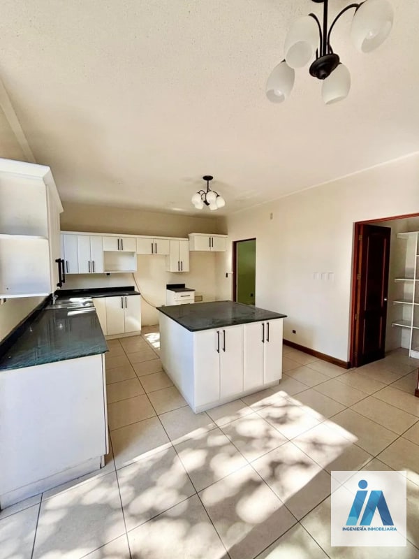 HERMOSA CASA EN VENTA – 📍Residencial Villas de Jacarandas de Cayalá, zona 16 - 9