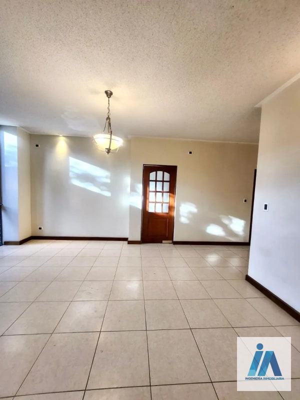 HERMOSA CASA EN VENTA – 📍Residencial Villas de Jacarandas de Cayalá, zona 16 - 6