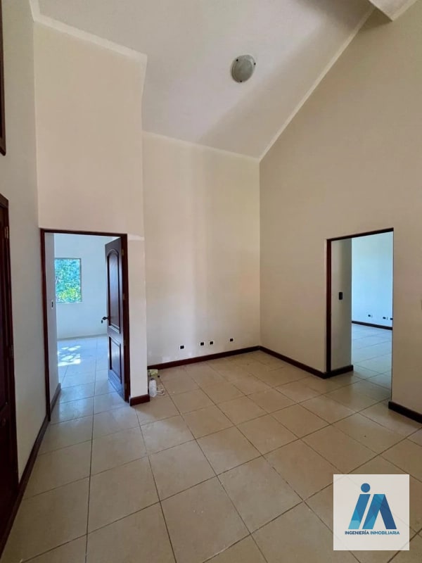 HERMOSA CASA EN VENTA – 📍Residencial Villas de Jacarandas de Cayalá, zona 16 - 4