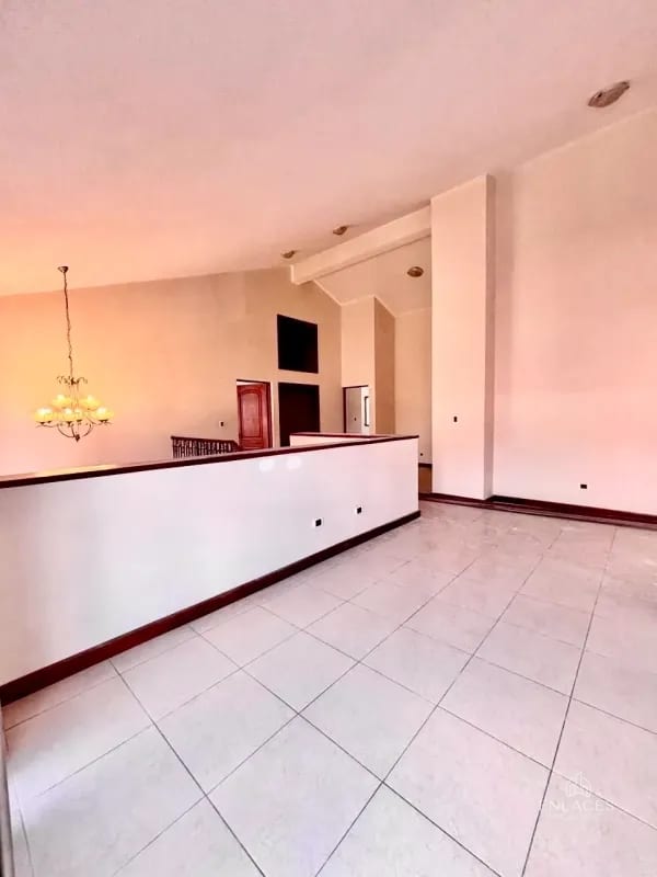 Zona 16 • Casa en venta • Residencial Villas de Jacarandas de Cayala — Casa en Venta en Jacarandas de Cayalá, Zona 16, Guatemala, Ciudad — foto 8 de 14