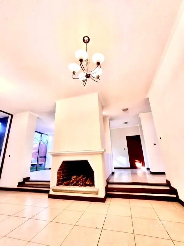 Zona 16 • Casa en venta • Residencial Villas de Jacarandas de Cayala — Casa en Venta en Jacarandas de Cayalá, Zona 16, Guatemala, Ciudad — foto 6 de 14