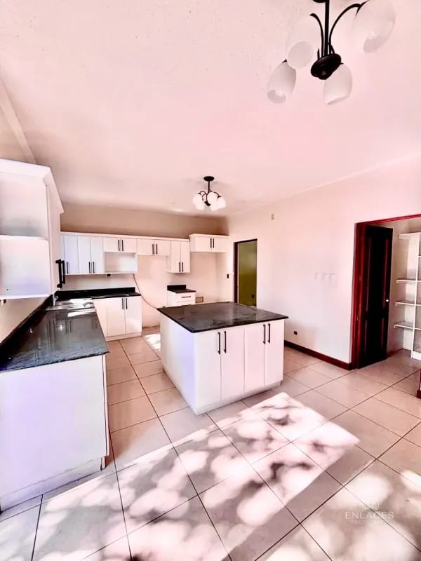 Zona 16 • Casa en venta • Residencial Villas de Jacarandas de Cayala — Casa en Venta en Jacarandas de Cayalá, Zona 16, Guatemala, Ciudad — foto 4 de 14