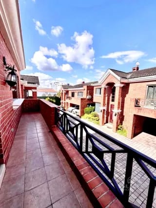 Zona 16 • Casa en venta • Residencial Villas de Jacarandas de Cayala — Casa en Venta en Jacarandas de Cayalá, Zona 16, Guatemala, Ciudad — miniatura 3 de 14