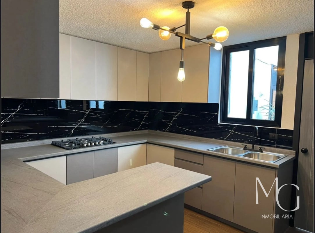 Casa en venta Condominio Zona 10 - 9
