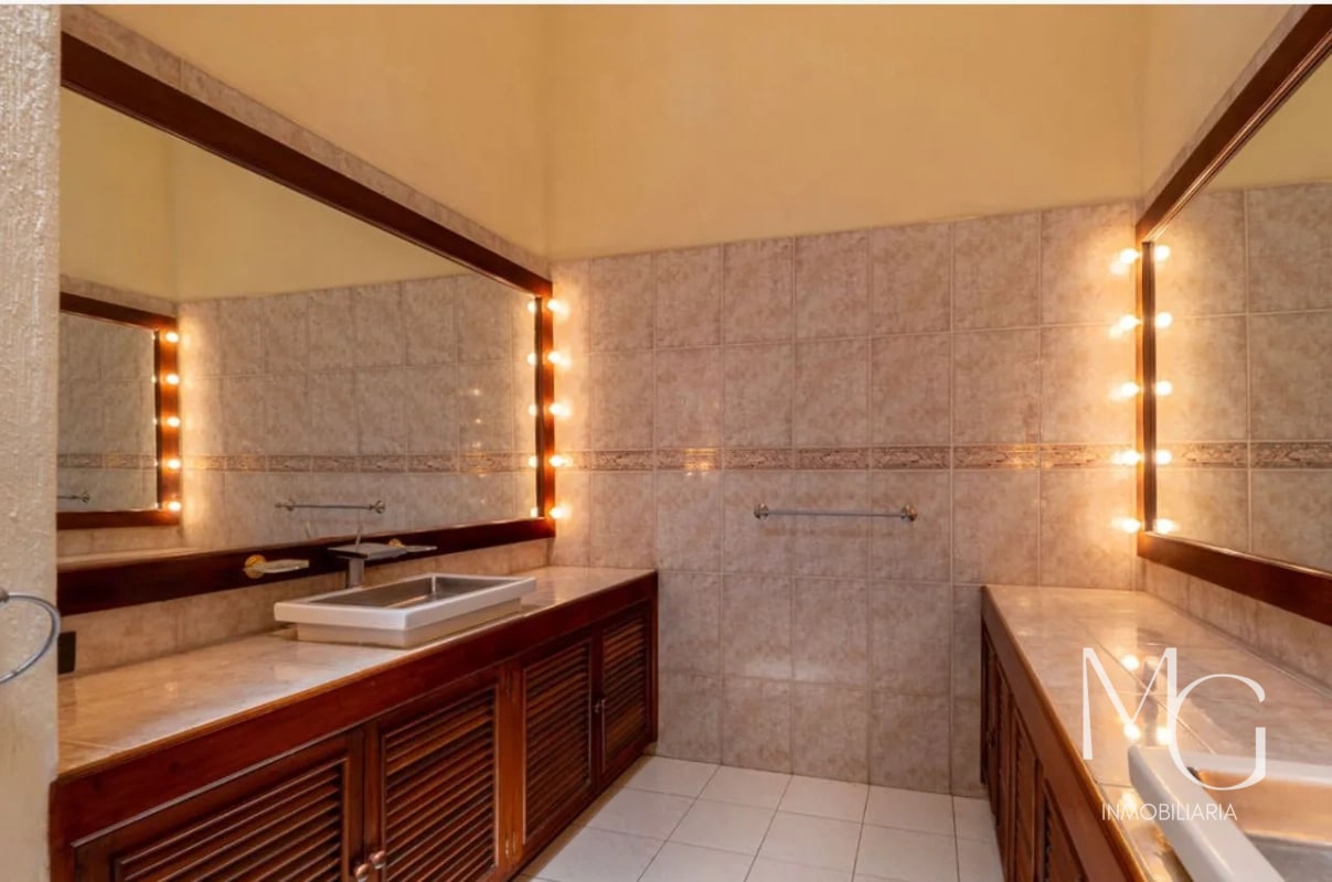 Venta de Casa en Zona 14 - 6