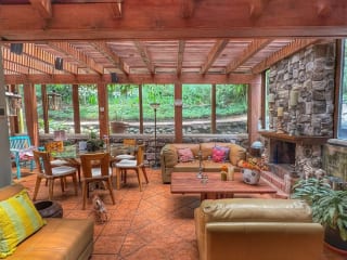 HERMOSA CASA EN RESIDENCIALES LA CRUZ — Casa en Venta en Santa Catarina Pinula, Guatemala, Ciudad — miniatura 1 de 11