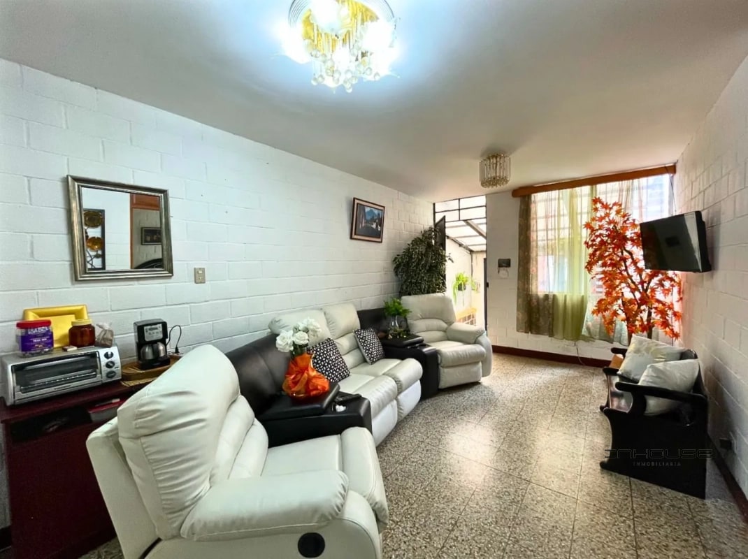 CASA EN VENTA EN ZONA 18 DE UN NIVEL CONDOMINIO LOS OLIVOS - 5