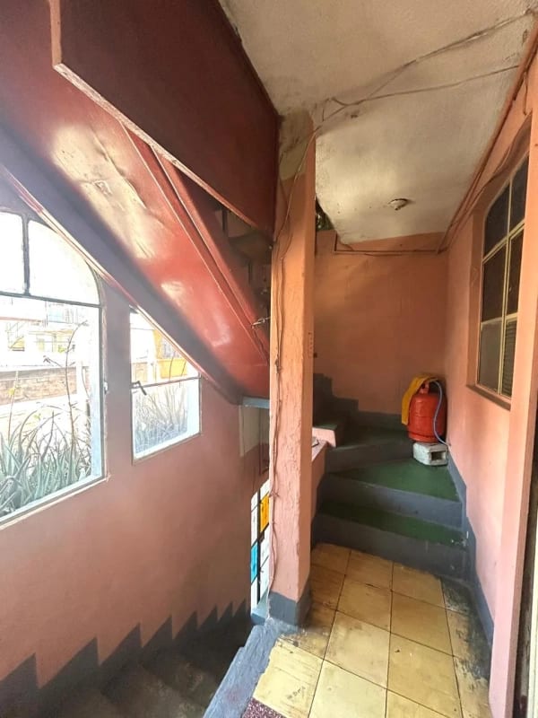 Casa en venta en zona 4 Mixco Monte Real con locales comerciales — Casa en Venta en Zona 4 Mixco, Guatemala, Ciudad — foto 2 de 16