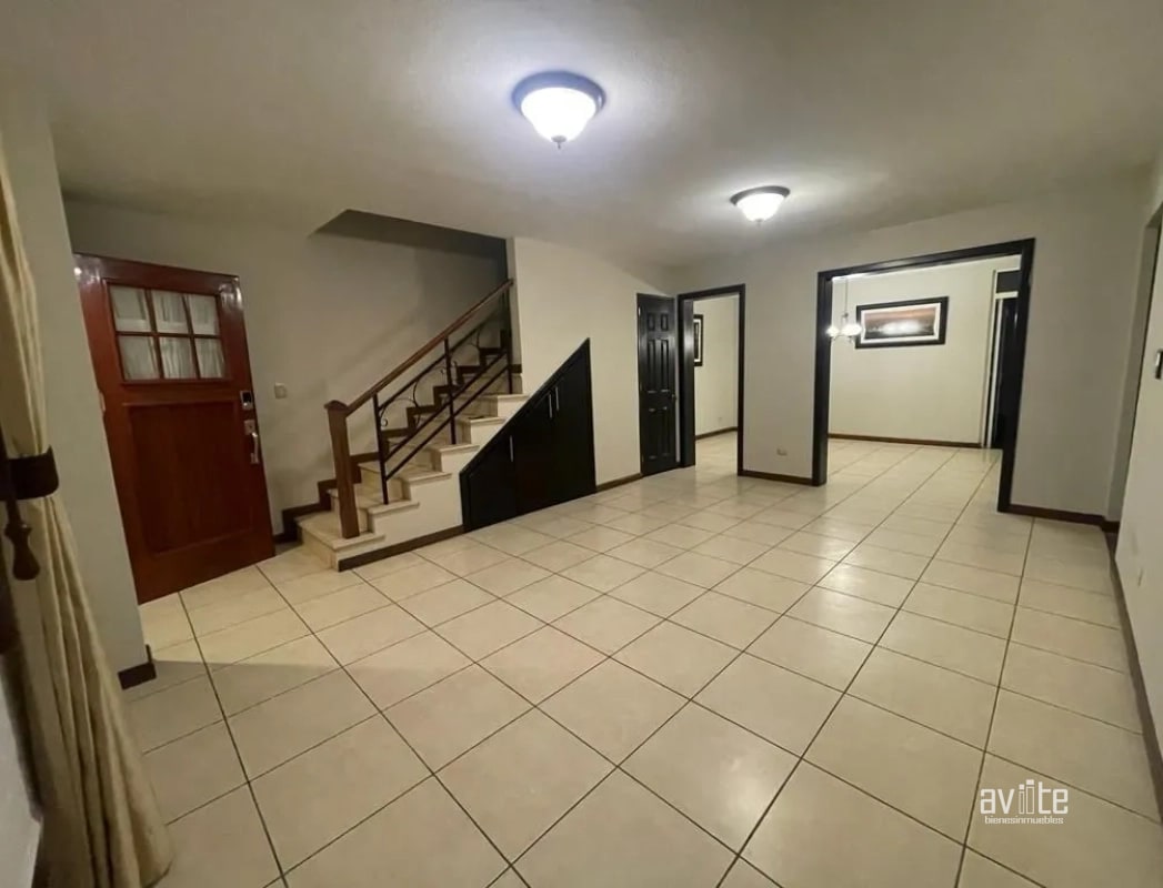 CONDADO NARANJO.   Casa tipo Solana en venta, dentro de Alameda Norte $425,000 - 4