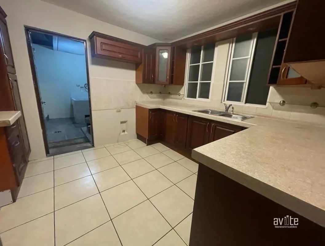 CONDADO NARANJO. Casa tipo Solana en venta, dentro de Alameda Norte $425,000 - 6