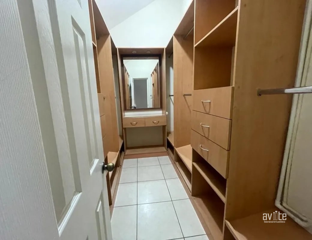 CONDADO NARANJO.   Casa tipo Solana en venta, dentro de Alameda Norte $425,000 - 8