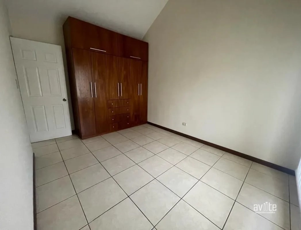 CONDADO NARANJO. Casa tipo Solana en venta, dentro de Alameda Norte $425,000 - 9