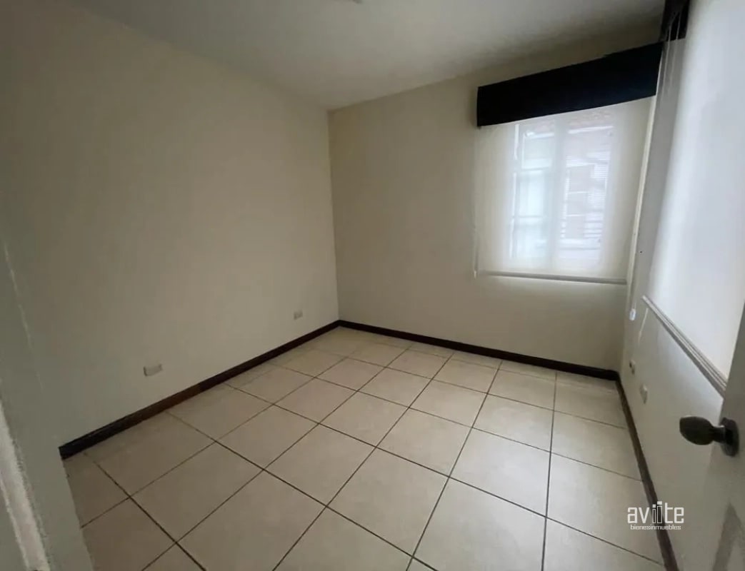 CONDADO NARANJO. Casa tipo Solana en venta, dentro de Alameda Norte $425,000 - 12
