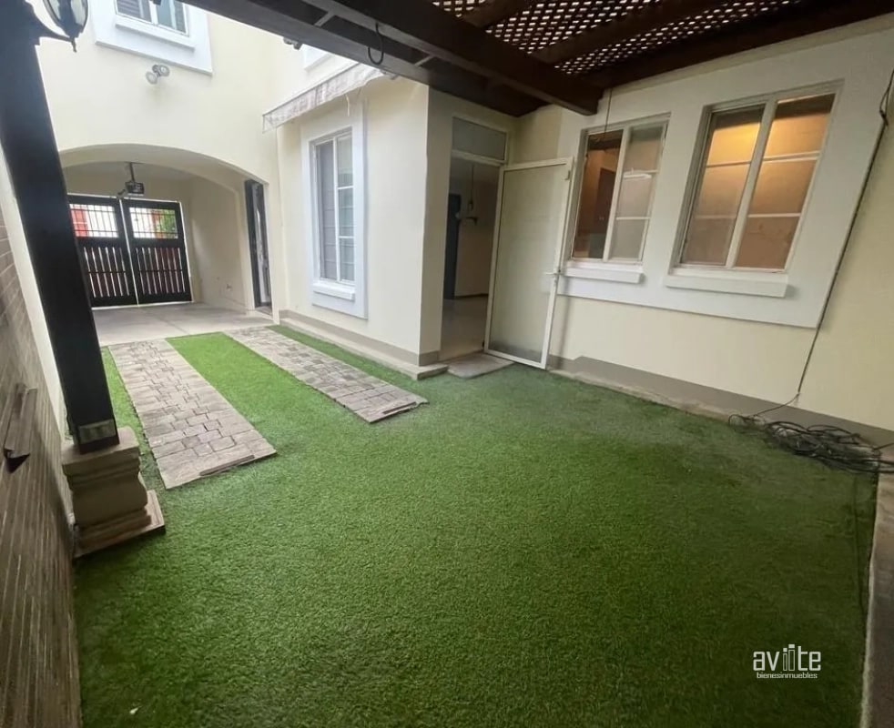 CONDADO NARANJO. Casa tipo Solana en venta, dentro de Alameda Norte $425,000 - 13
