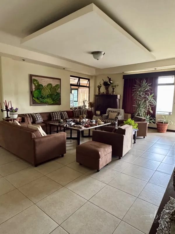 Casa en venta - Bellas Luces - Santa Catarina Pinula — Casa en Venta en Santa Catarina Pinula, Carretera a El Salvador, Guatemala, Ciudad — foto 5 de 11