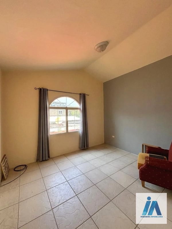CASA EN VENTA – 📍Condominio Orquídeas, San Cristóbal sector A1, Zona 8 de Mixco - 4