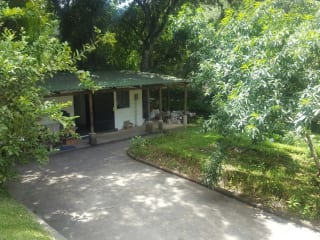 Casa en San Lucas, fuera de garita a pocos metros de Asgard Resort — Casa en Venta en San Lucas Sacatepéquez, Sacatepéquez — miniatura 1 de 10