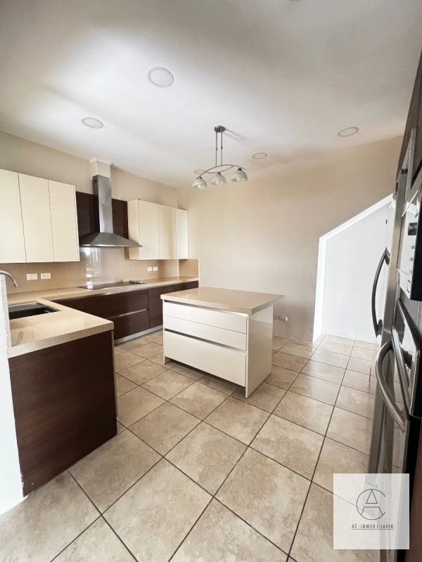 Casa en venta en Portal del Bosque, CES - 13