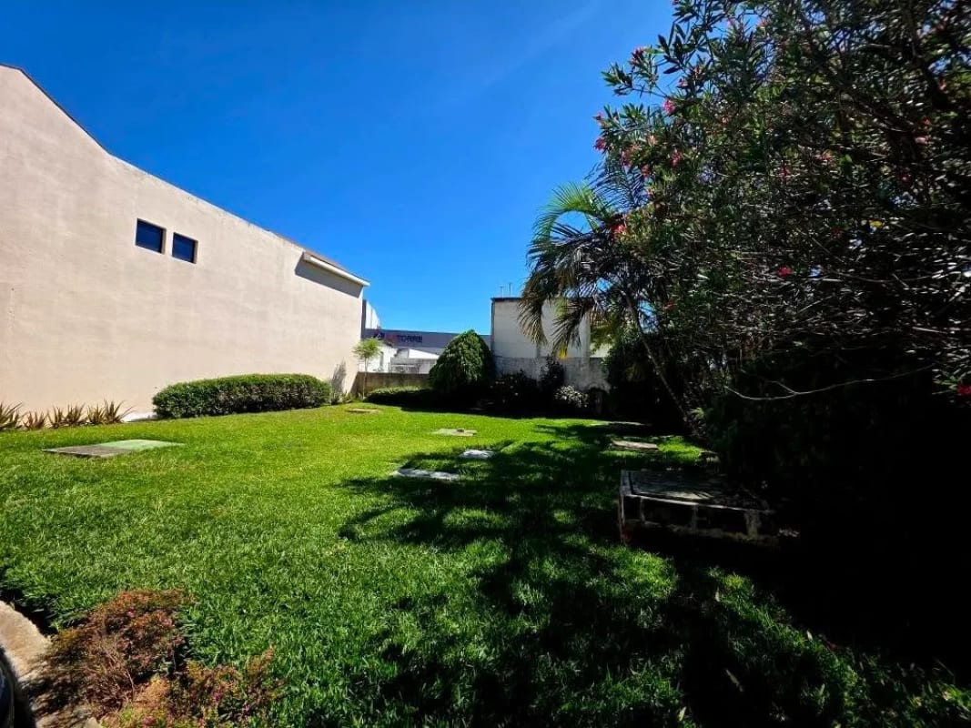 CASA EN VENTA SAN CRISTÓBAL A LA PAR DE SANKRIS MALL — Casa en Venta en Zona 8 Mixco, Guatemala, Ciudad — foto 5 de 9