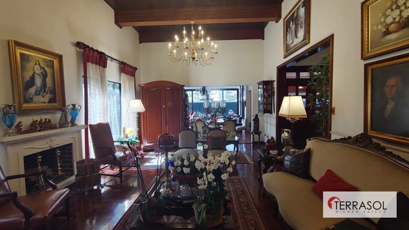 Casa en venta en Zona 13 – Elgin II | Casa de esquina con amplios jardines - 11