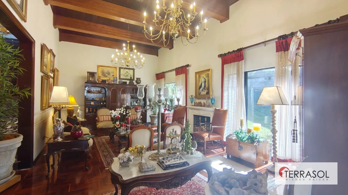 Casa en venta en Zona 13 – Elgin II | Casa de esquina con amplios jardines - 10