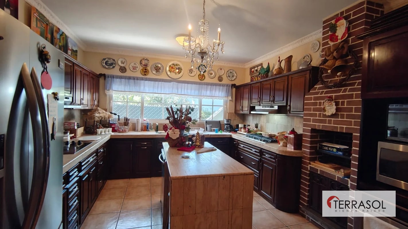 Casa en venta en Zona 13 – Elgin II | Casa de esquina con amplios jardines - 7