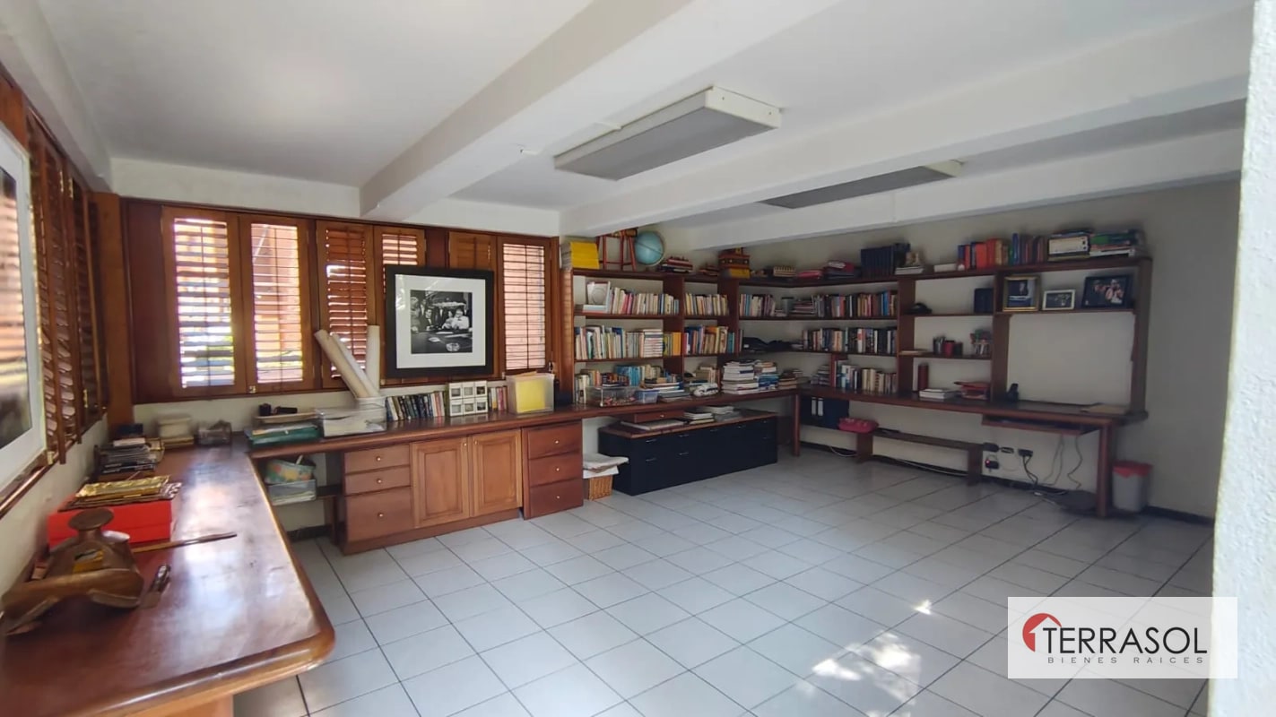 Casa en venta en Zona 13 – Elgin II | Casa de esquina con amplios jardines - 3