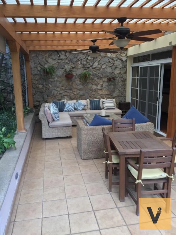 Casa en venta en Vista Hermosa 3. a 1 cuadra de UVG - 1