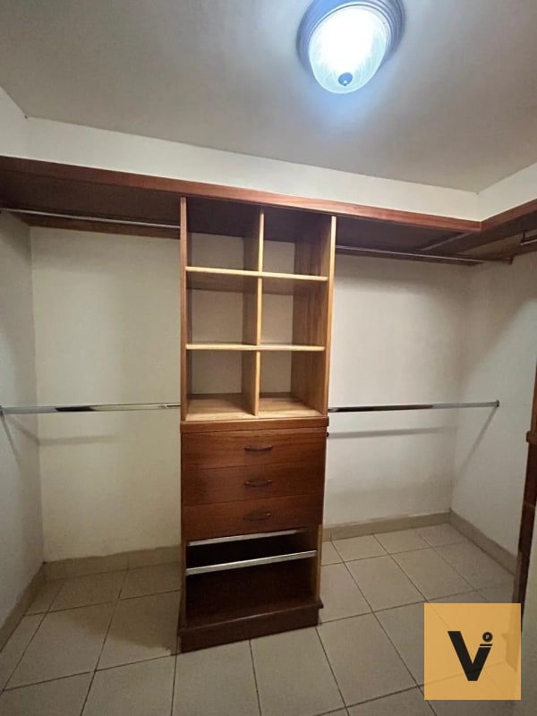 Casa en venta en Vista Hermosa 3. a 1 cuadra de UVG - 17
