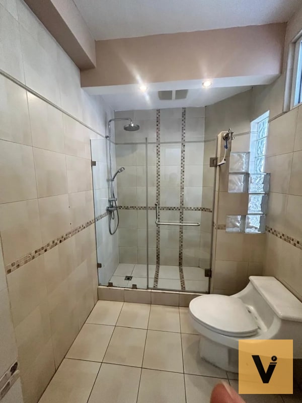 Casa en venta en Vista Hermosa 3. a 1 cuadra de UVG - 16