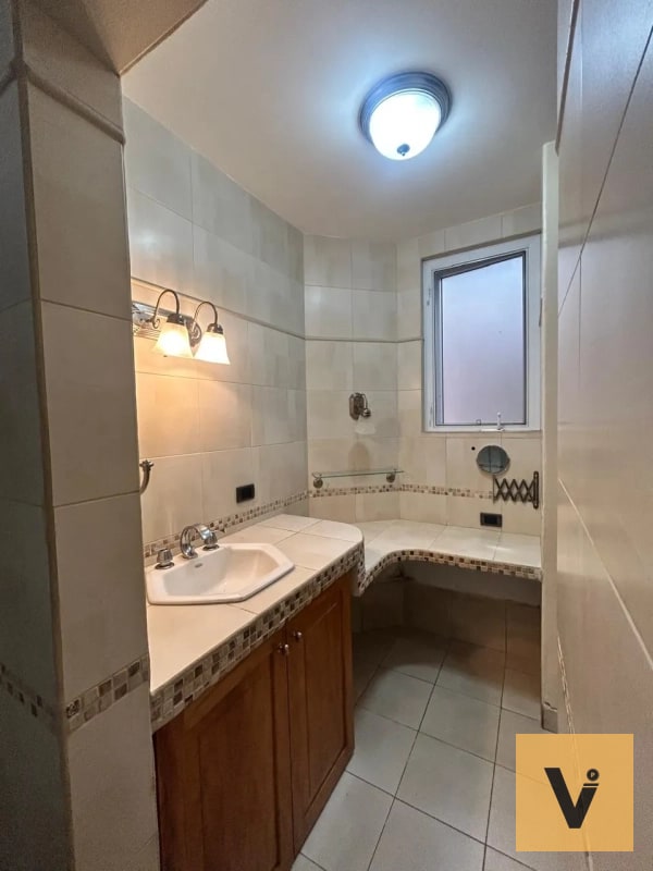 Casa en venta en Vista Hermosa 3. a 1 cuadra de UVG - 15