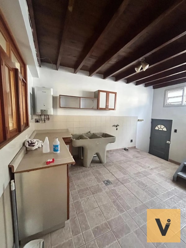 Casa en venta en Vista Hermosa 3. a 1 cuadra de UVG - 12