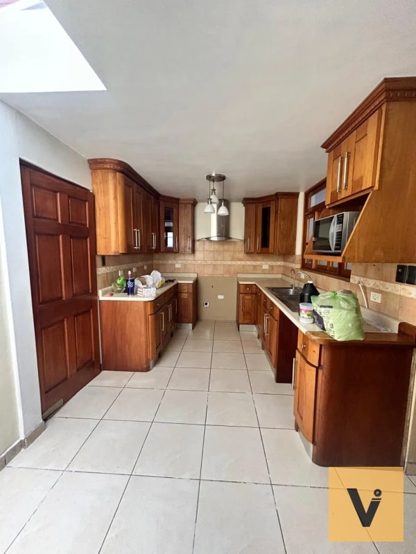 Casa en venta en Vista Hermosa 3. a 1 cuadra de UVG - 8
