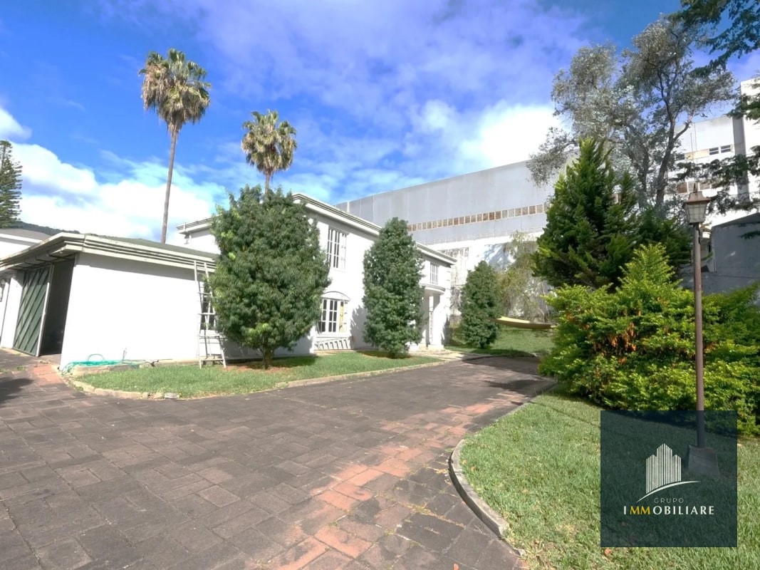 Casa para Restaurante con Jardín y Parqueo Bulevar las colinas, San Cristobal - 1