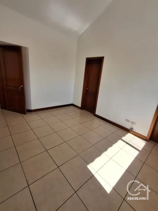 CASA en Venta - Portal del Bosque CAES — Casa en Venta en Portal del Bosque, Carretera a El Salvador, Guatemala, Ciudad — foto 11 de 17