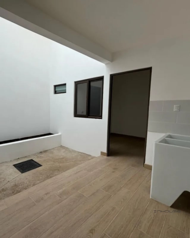 CASA EN VENTA ARRAZOLA 1 KM 17.5 - 8