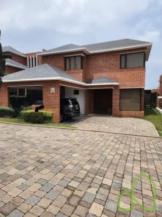 Casa en Venta a 5 minutos de Pradera zona 10 — Casa en Venta en Santa Catarina Pinula, Guatemala, Ciudad — miniatura 1 de 15