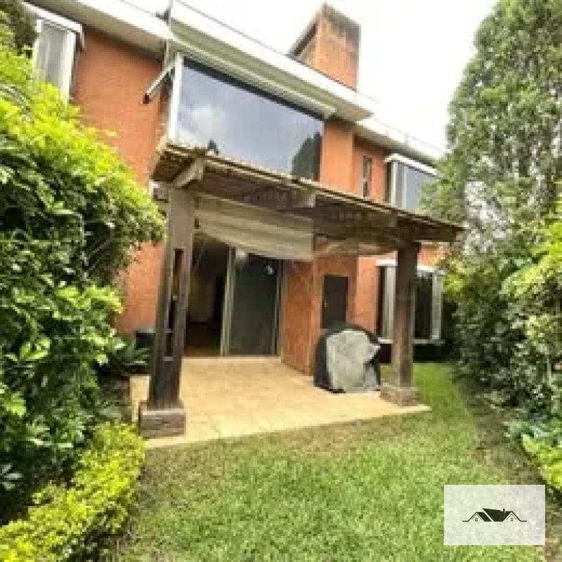 EN VENTA Preciosa y Amplia Casa Colonia  El PRADO  ZONA 10 — Casa en Venta en El Prado, Zona 10, Guatemala, Ciudad — foto 2 de 10