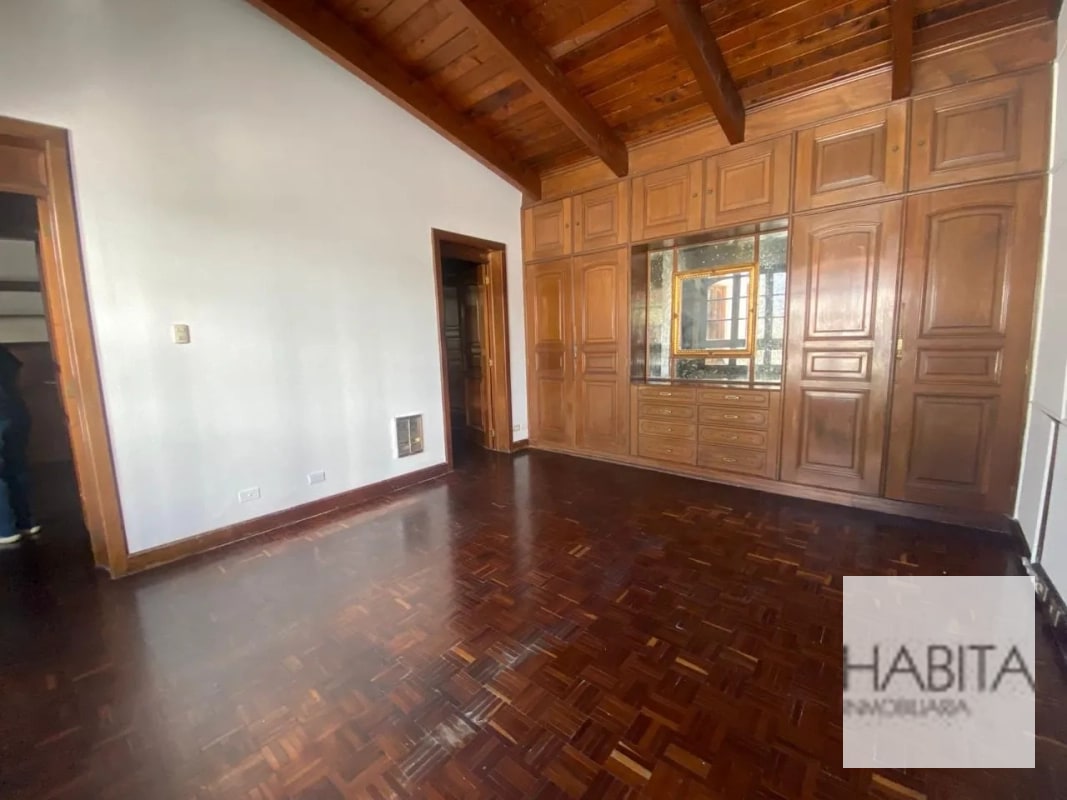 Casa en Venta en la Villa zona 14 - 10