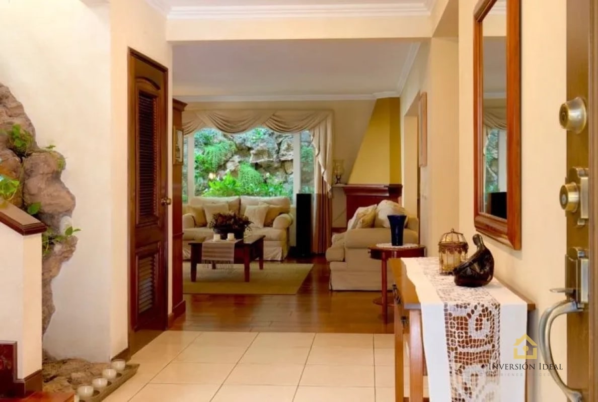 Vendo casa exclusiva en Condominio El Jardín de la Fuente  Zona 14 - 8