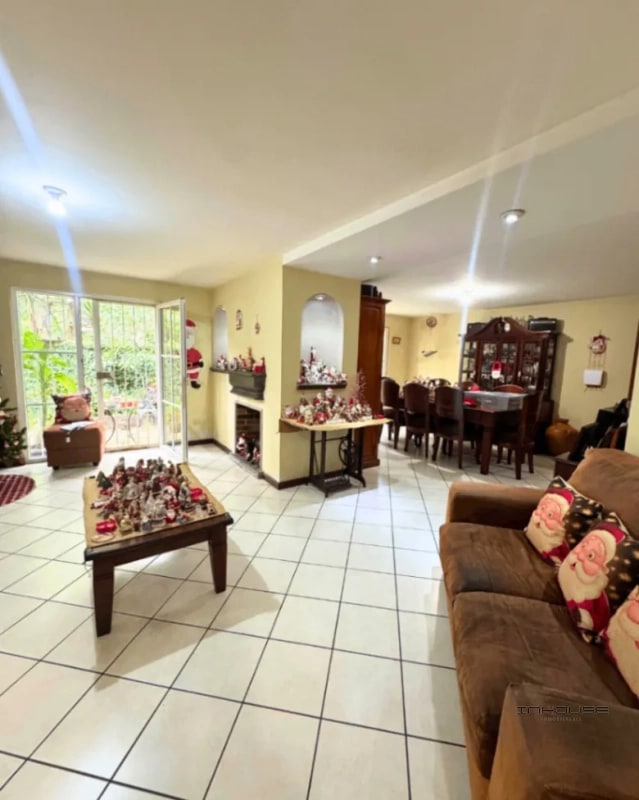 CASA EN VENTA EN ZONA 16 FRENTE AL COLEGIO SUIZO AMERICANO - 5