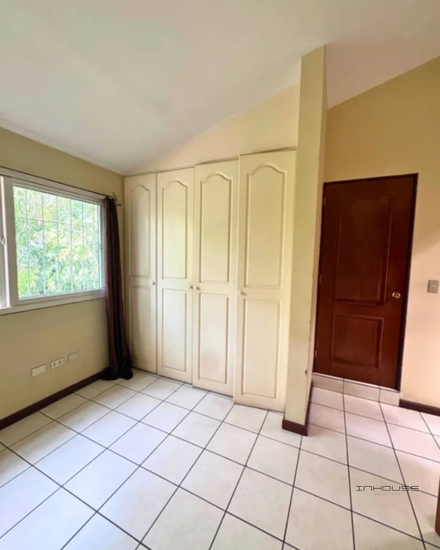 CASA EN VENTA EN ZONA 16 FRENTE AL COLEGIO SUIZO AMERICANO - 4